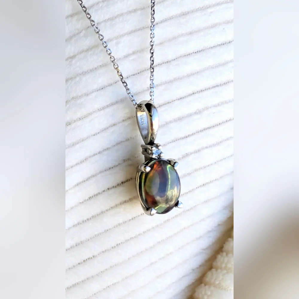 South Africa QGI IYKT WHITE GOLD chain with Black OPAL stone & Diamond Necklace